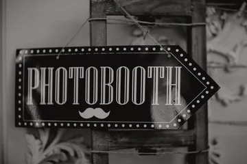 Acheter ou Louer un Photobooth à Bordeaux ? Le Guide 2025